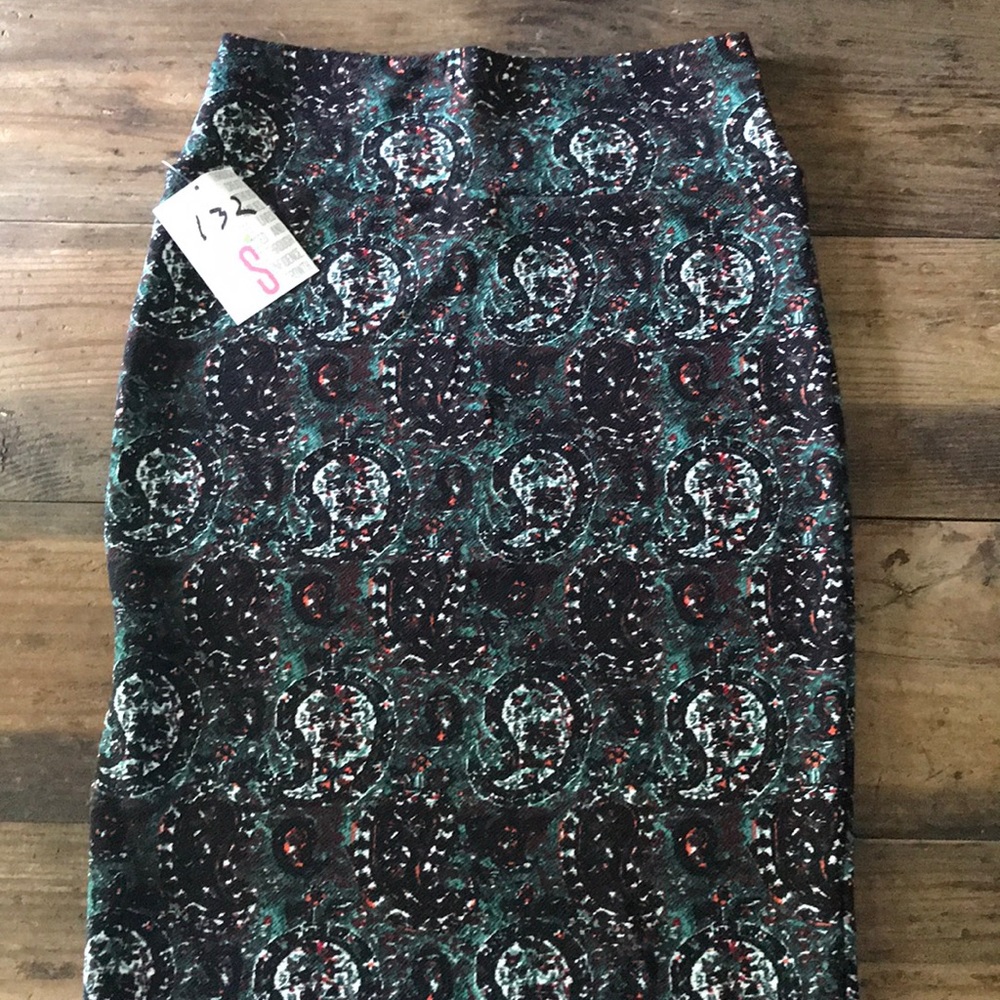 Small lularoe Cassie skirt